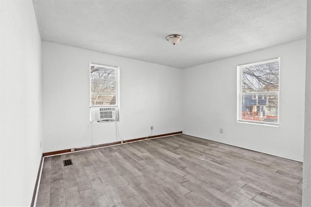 1211-1213 Reynolds Avenue — photo 4