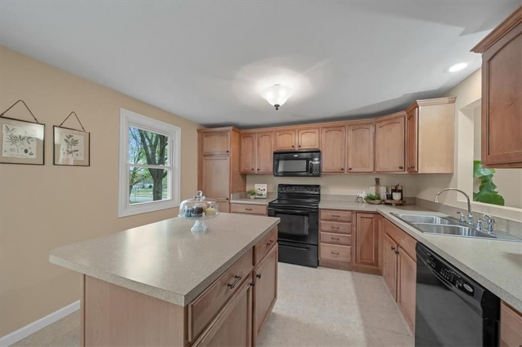 12311 W 67th Terrace — photo 8