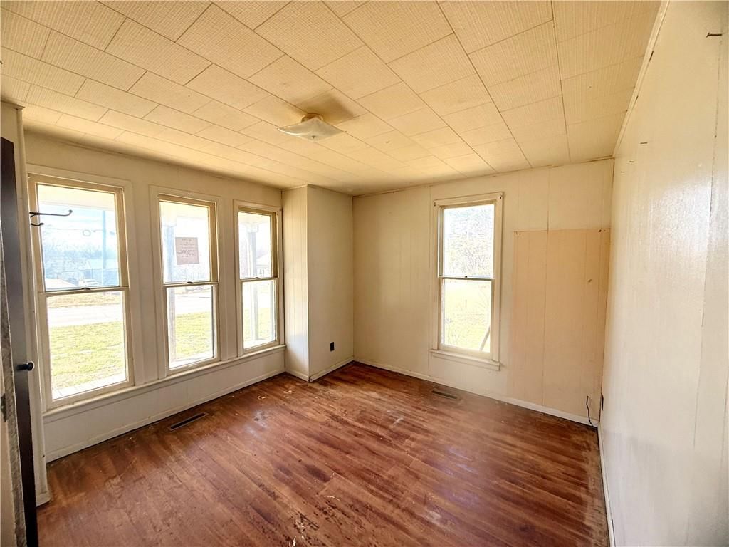 309 N POLK Street — photo 8