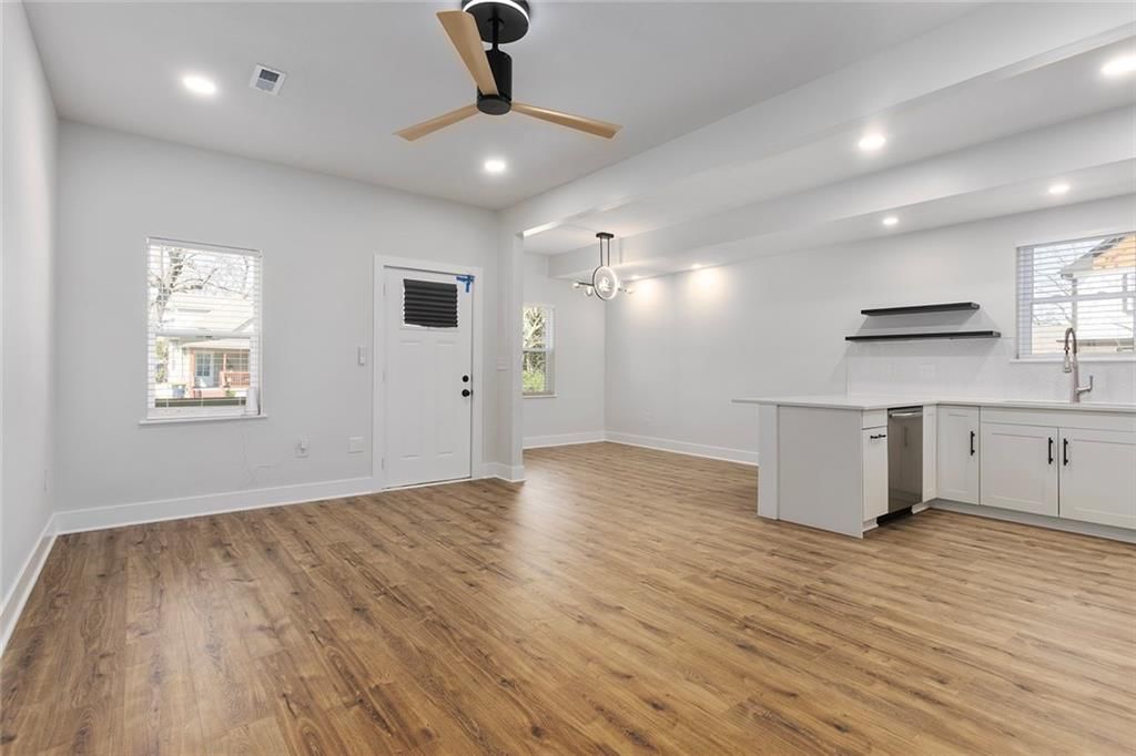 2027 Agnes Avenue — photo 7