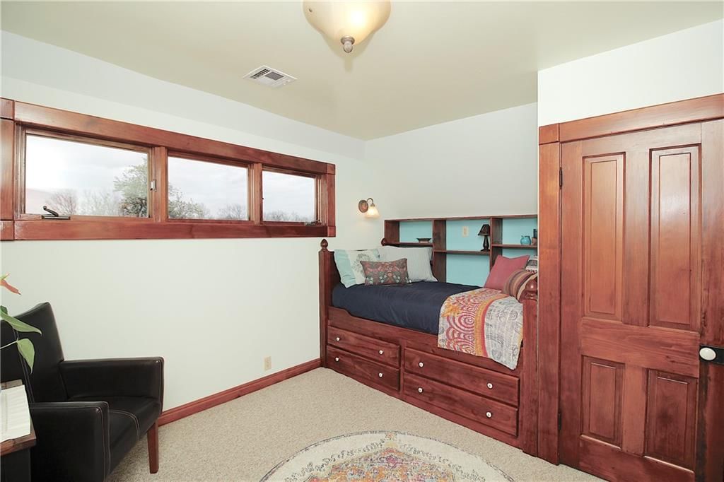 819 W 7th Avenue — photo 27