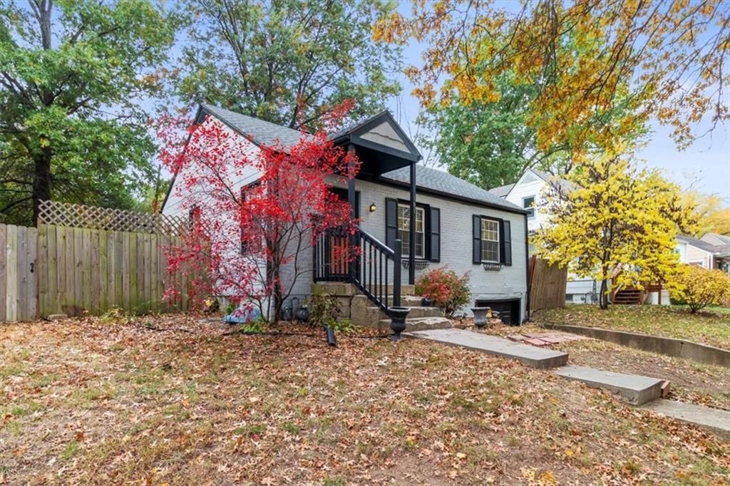 101 E Pocahontas Lane — photo 3