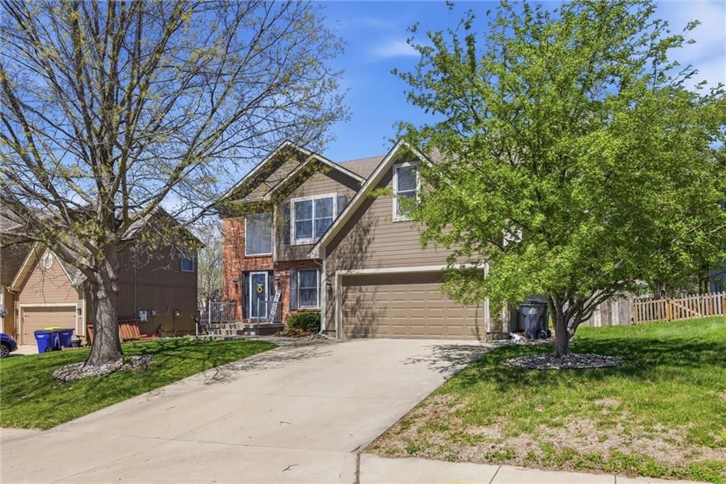 217 NE Paseo Place — photo 2