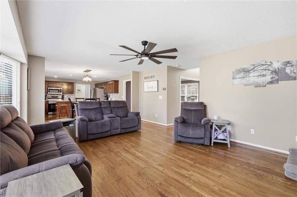 217 NE Paseo Place — photo 9