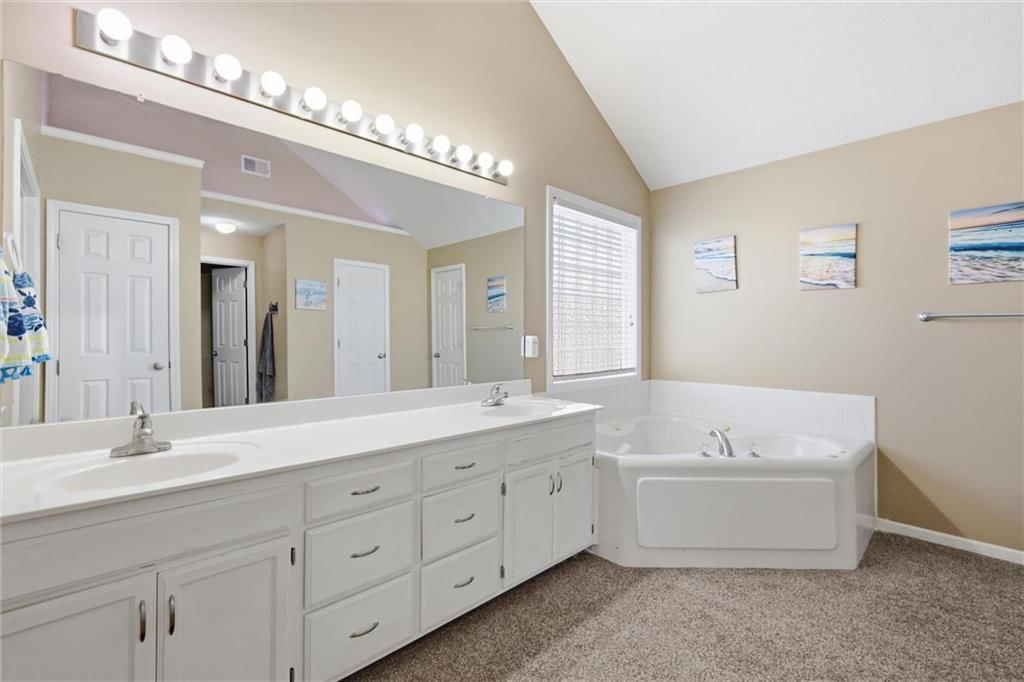 217 NE Paseo Place — photo 28