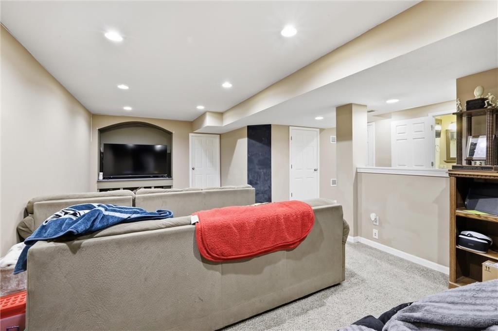 217 NE Paseo Place — photo 32