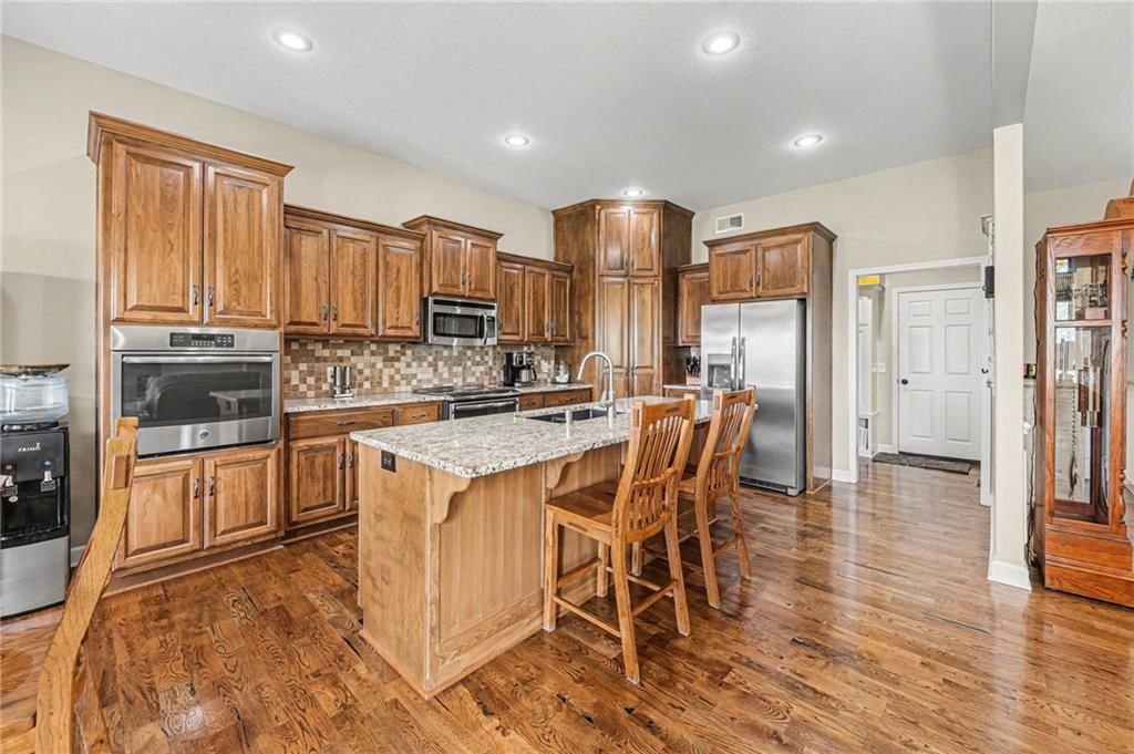 9920 N Manning Avenue — photo 2
