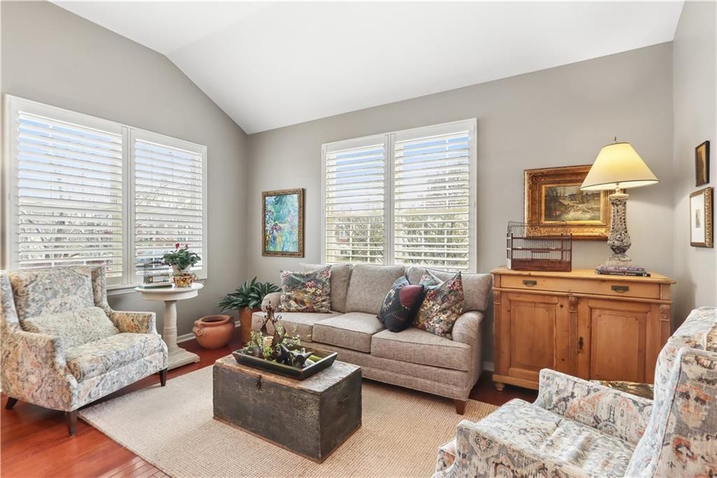 15816 robinson Street — photo 3