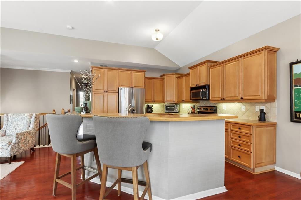 15816 robinson Street — photo 7