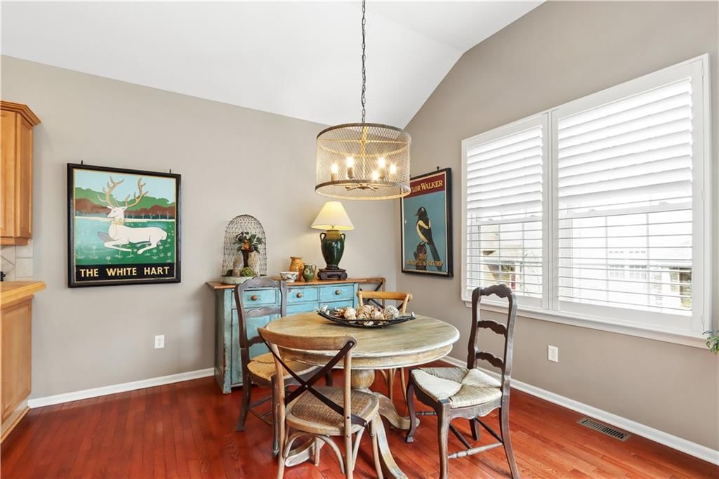 15816 robinson Street — photo 8
