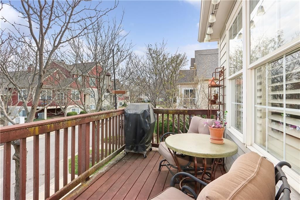 15816 robinson Street — photo 10