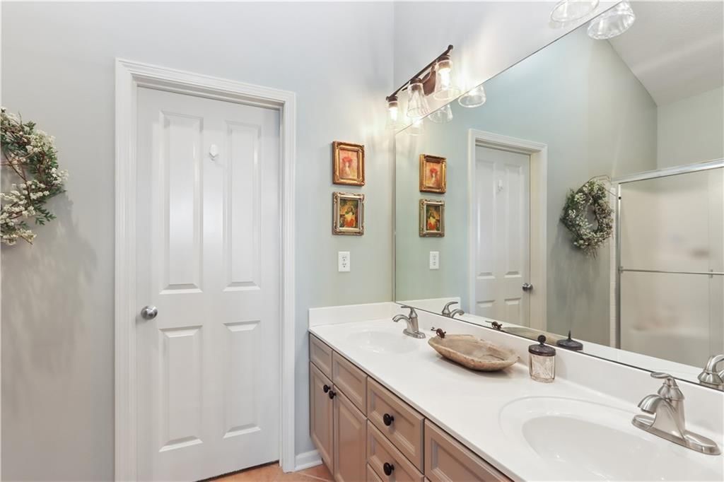 15816 robinson Street — photo 12