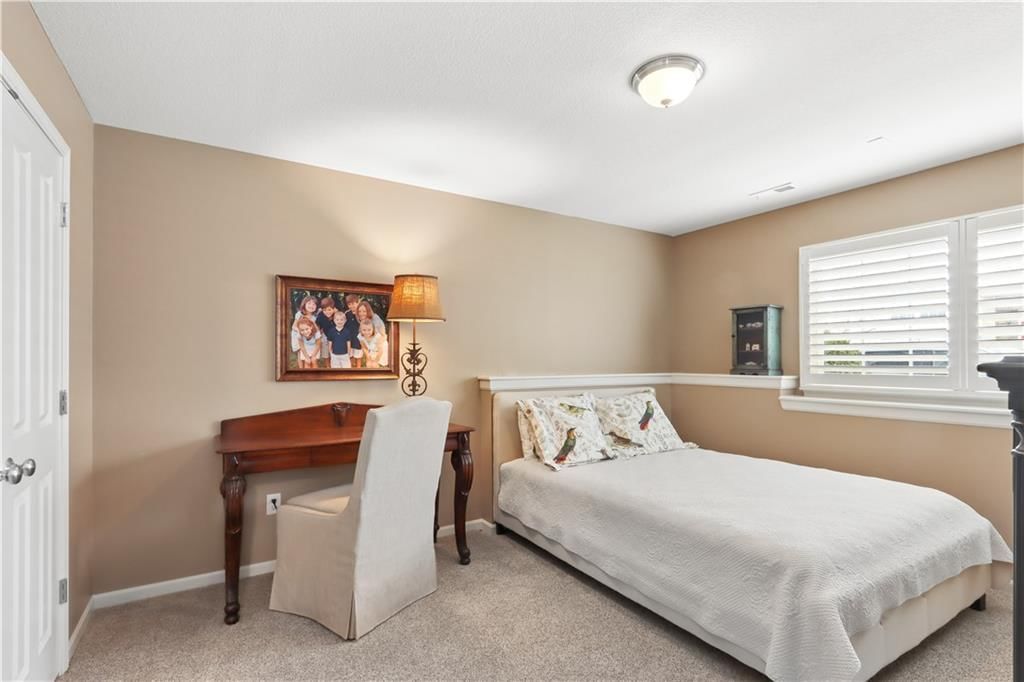 15816 robinson Street — photo 19