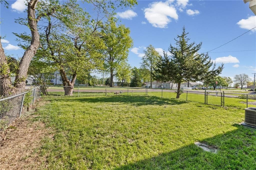 401 S Madison Street — photo 19
