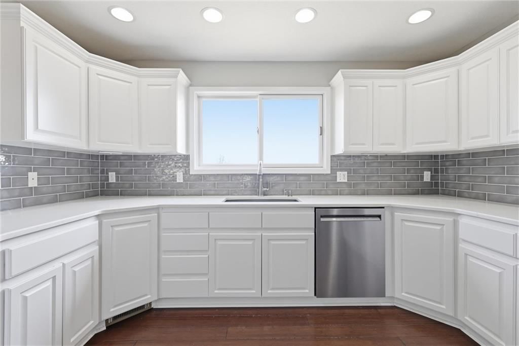 1902 E 300 Road — photo 10
