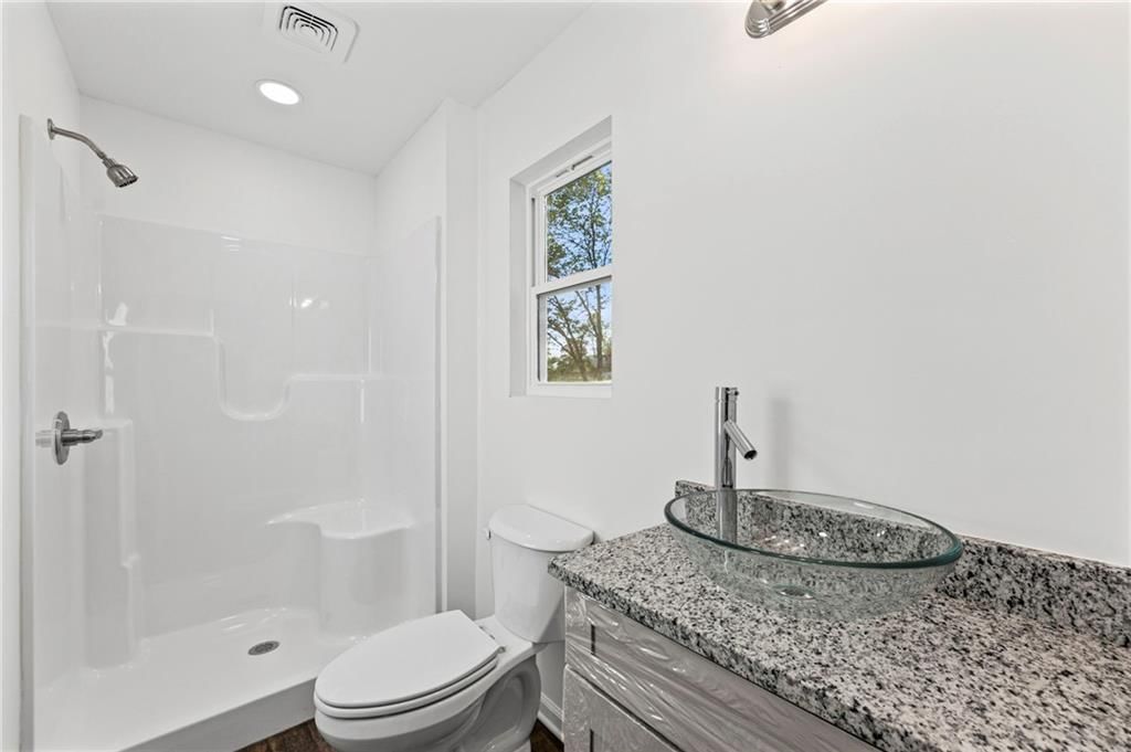 312 E 5th Street — photo 16