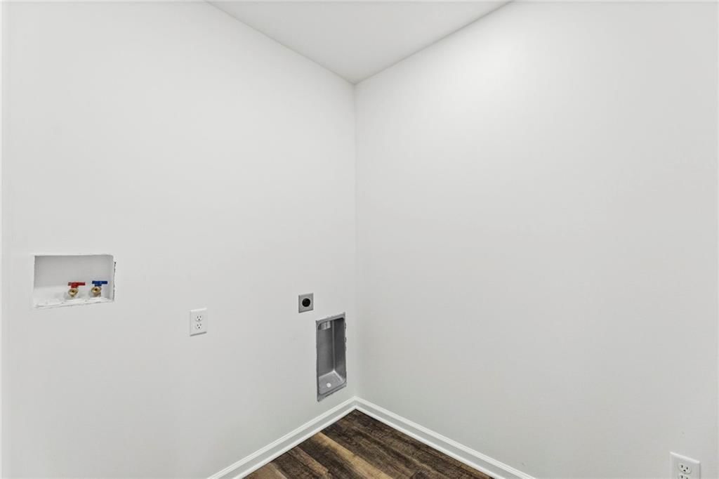 312 E 5th Street — photo 21