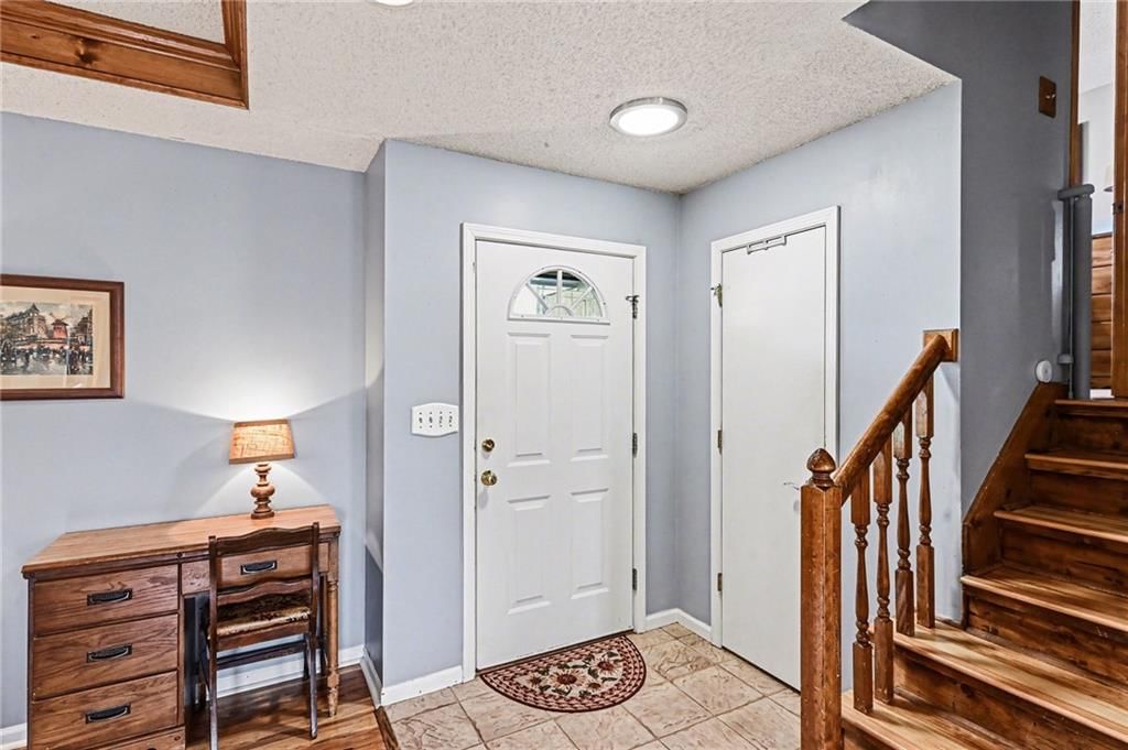 304 Mesa Drive — photo 4