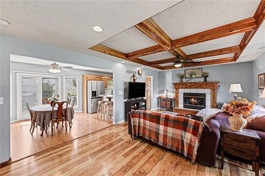 304 Mesa Drive — photo 5