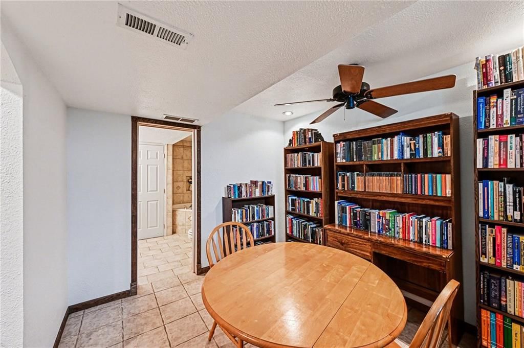 304 Mesa Drive — photo 23