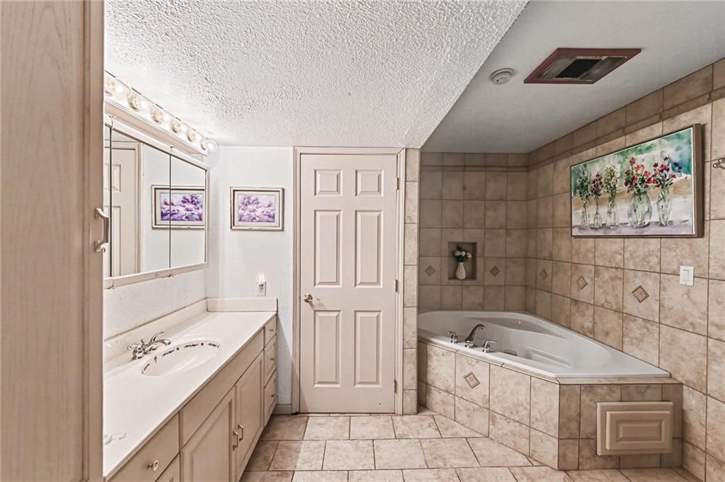 304 Mesa Drive — photo 24