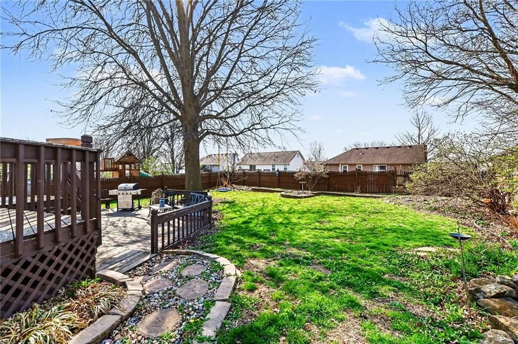 304 Mesa Drive — photo 29