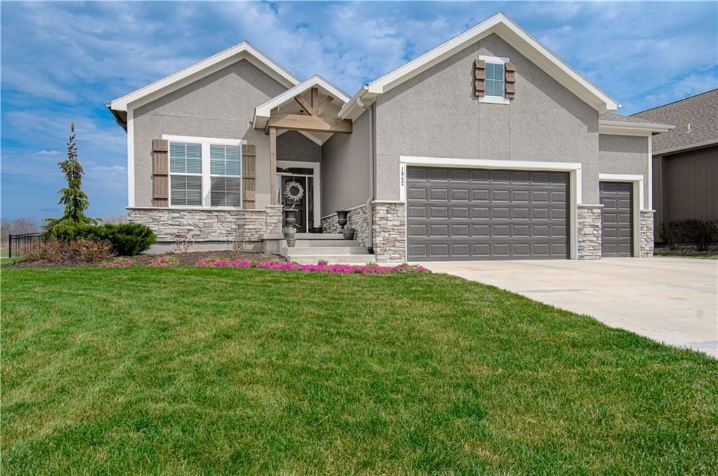 1542 SW Arbor Park Drive, Lee's Summit, MO