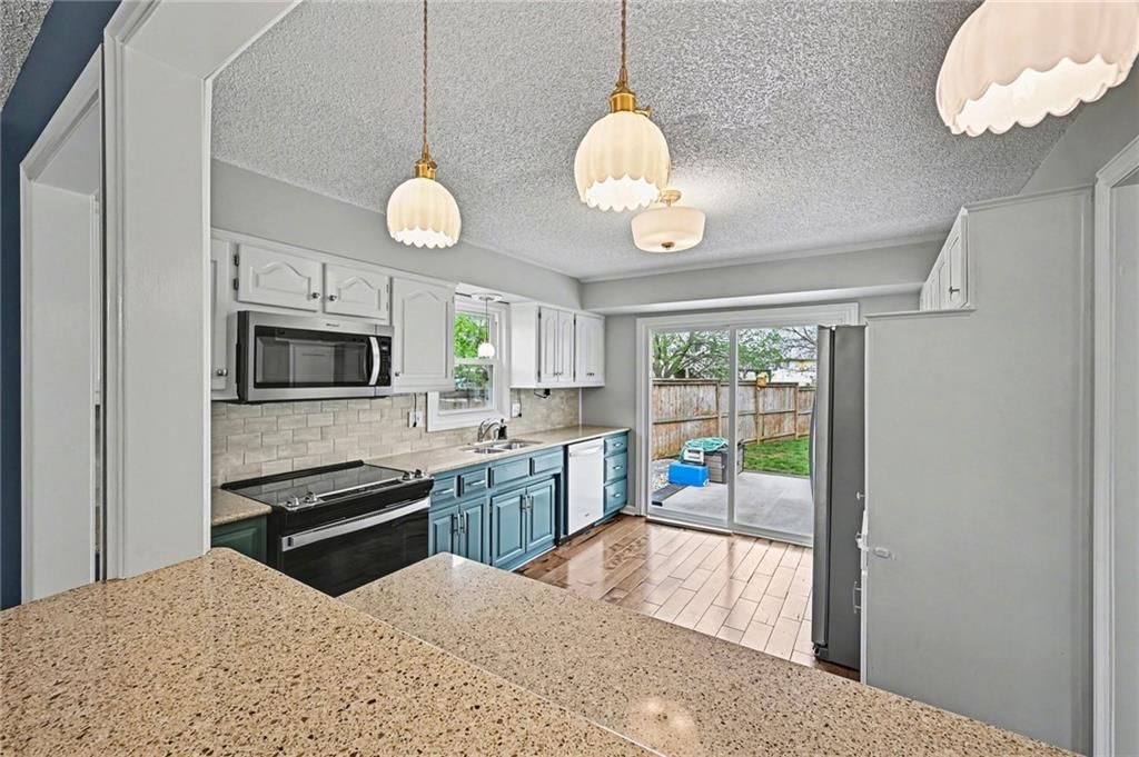 8529 N Virginia Avenue — photo 10