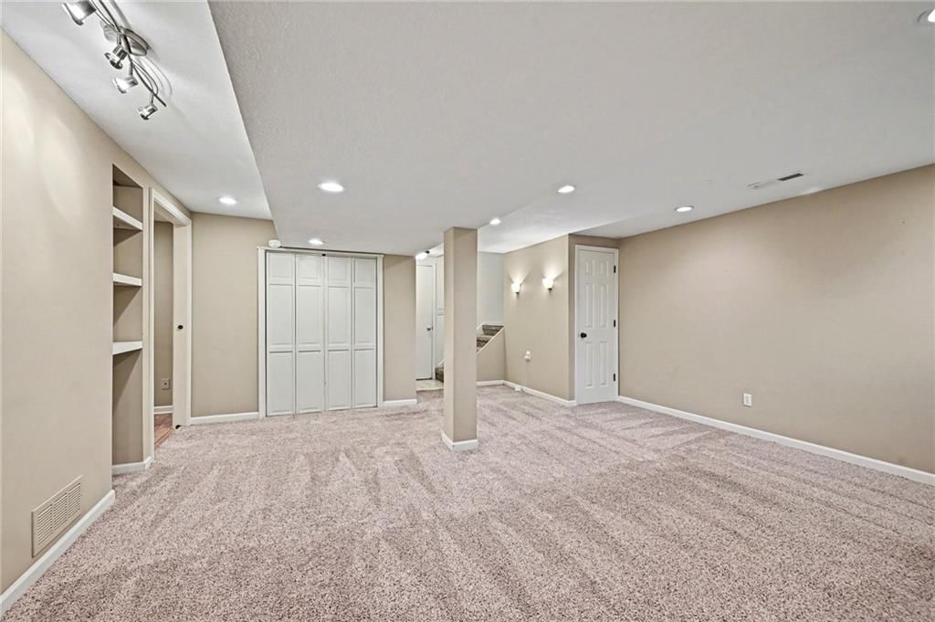 8529 N Virginia Avenue — photo 21