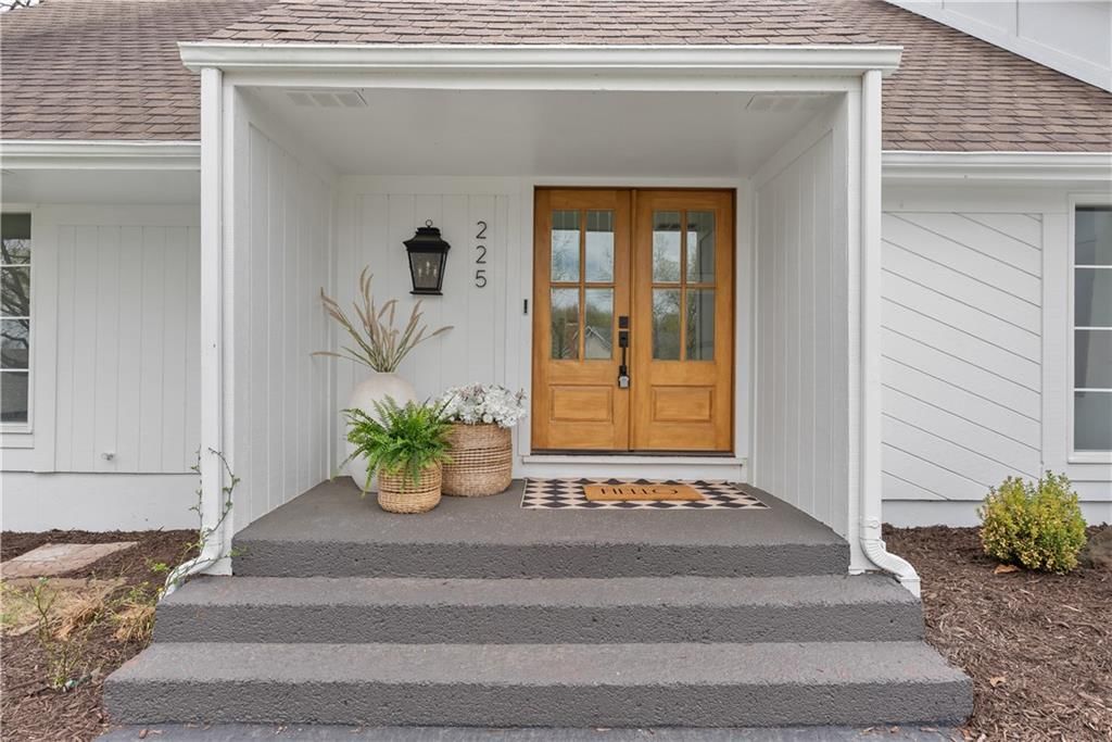 225 NW Hickory Street — photo 3