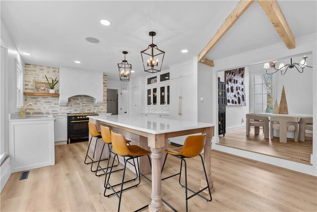 225 NW Hickory Street — photo 4