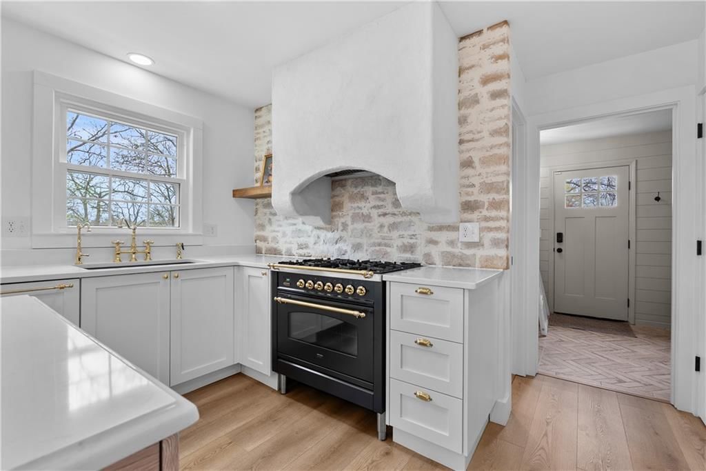 225 NW Hickory Street — photo 19