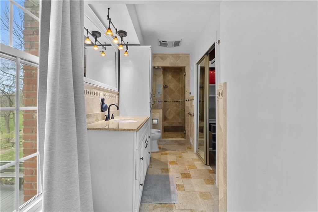 225 NW Hickory Street — photo 40
