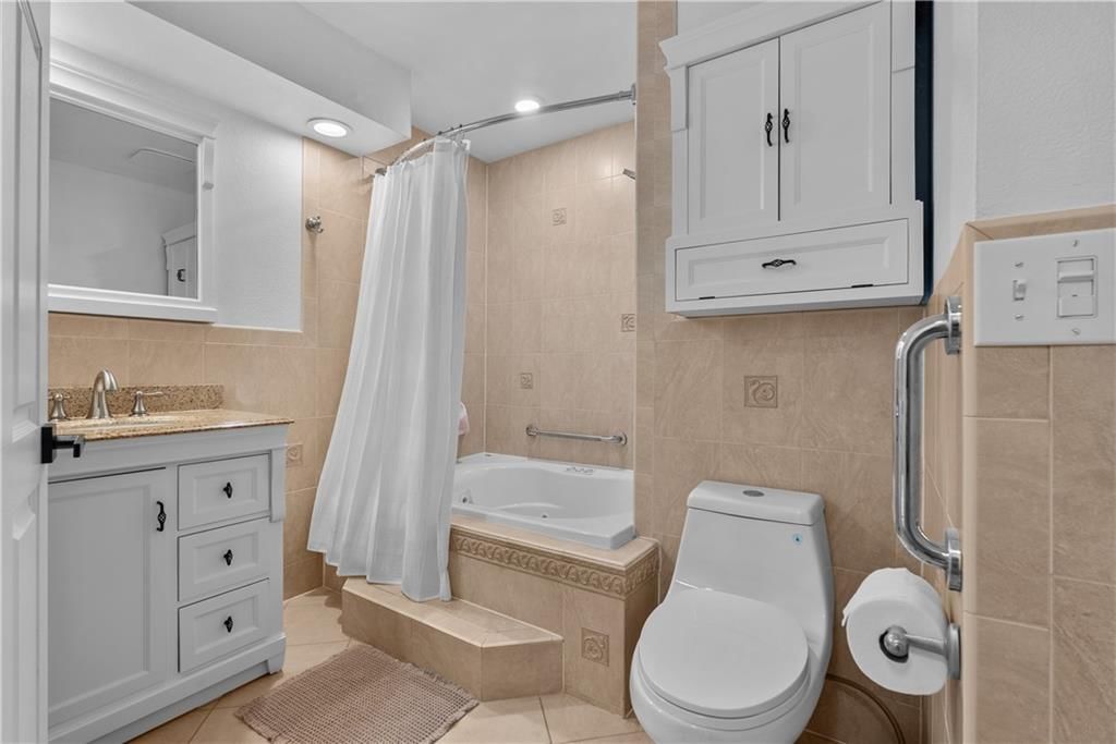 225 NW Hickory Street — photo 54