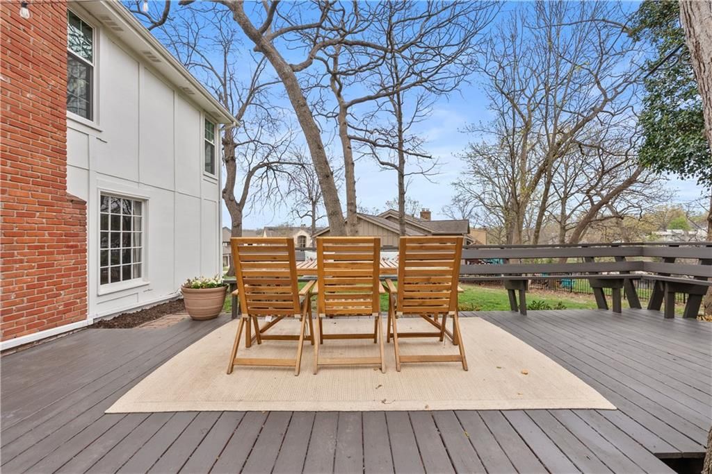 225 NW Hickory Street — photo 56