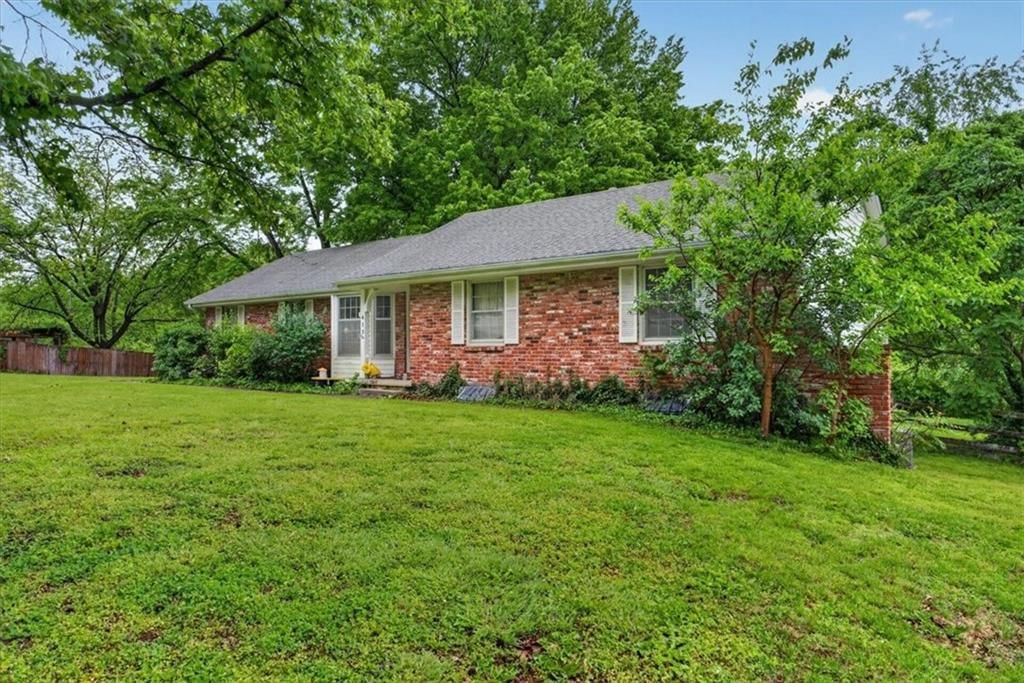413 SW SUNSET Drive — photo 3