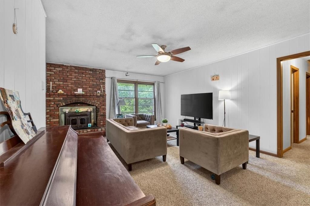 413 SW SUNSET Drive — photo 4