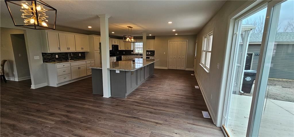 1600 Country Club Drive — photo 7