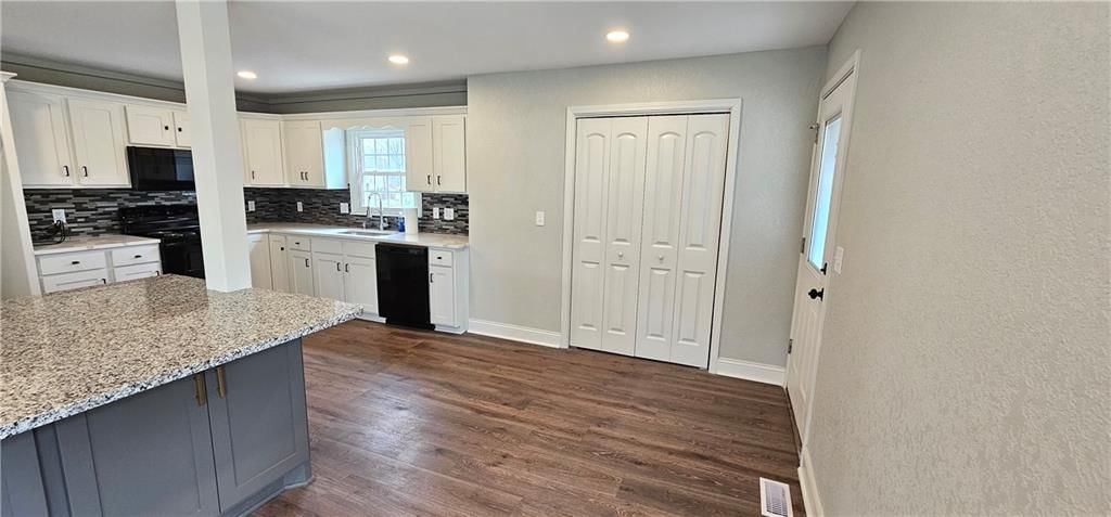 1600 Country Club Drive — photo 27
