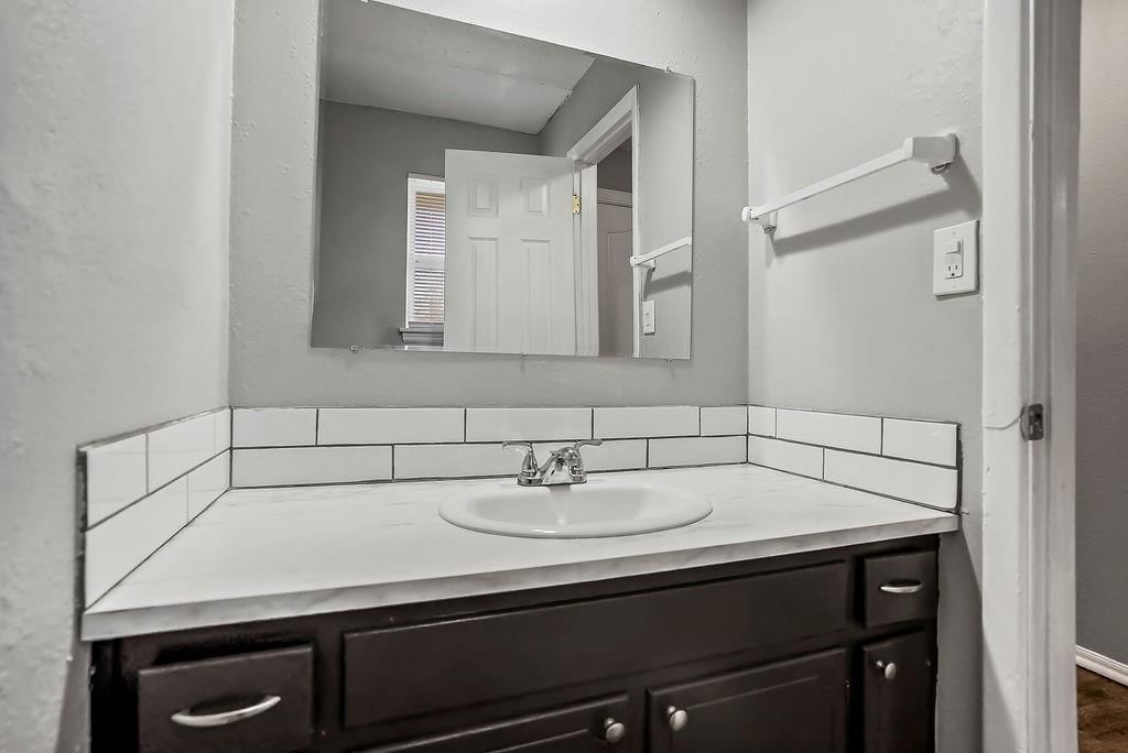212 N Oak Drive — photo 10