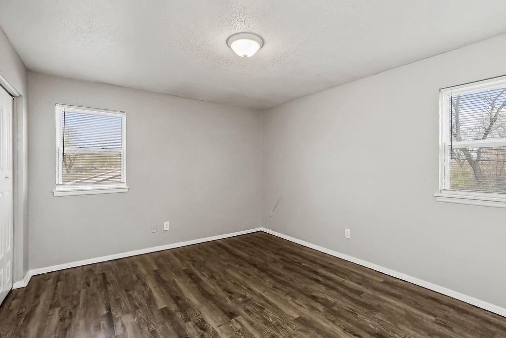 212 N Oak Drive — photo 11