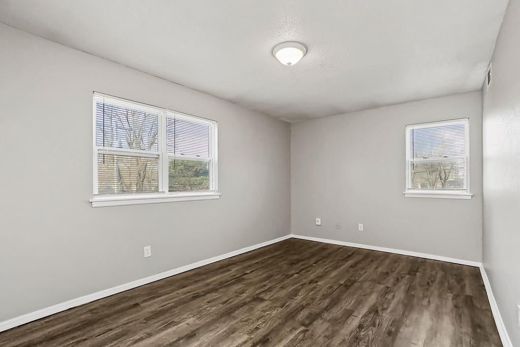 212 N Oak Drive — photo 13