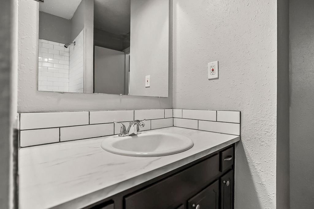 212 N Oak Drive — photo 17