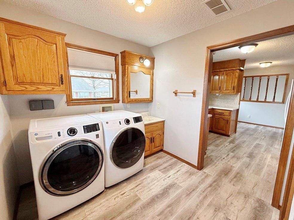 1303 S Forest Street — photo 23