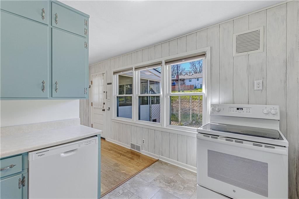 9805 E Linwood Boulevard — photo 8