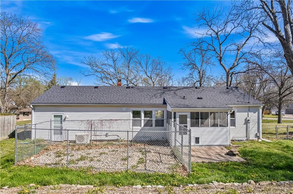 9805 E Linwood Boulevard — photo 18