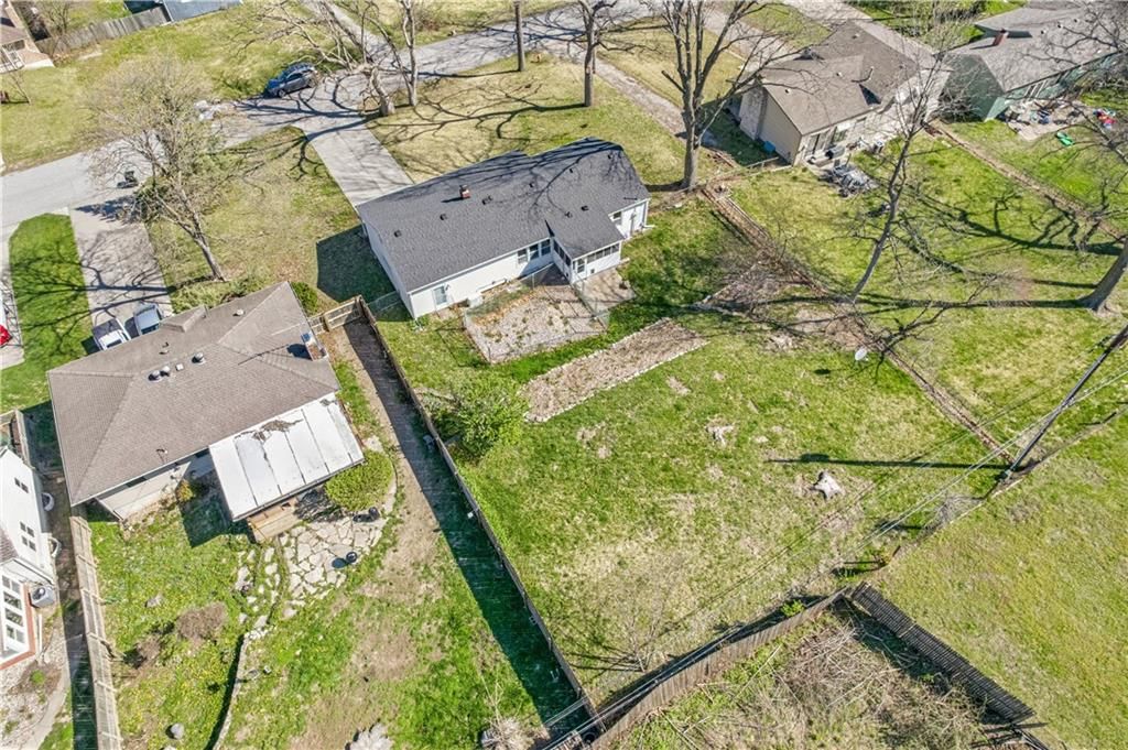 9805 E Linwood Boulevard — photo 22
