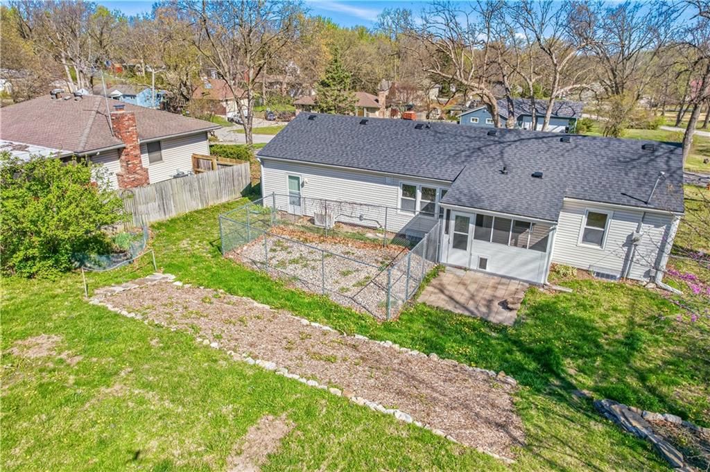 9805 E Linwood Boulevard — photo 24