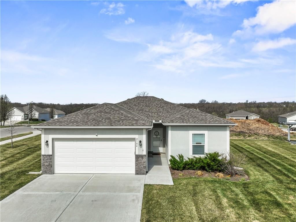 2104 Crestview Place — photo 1