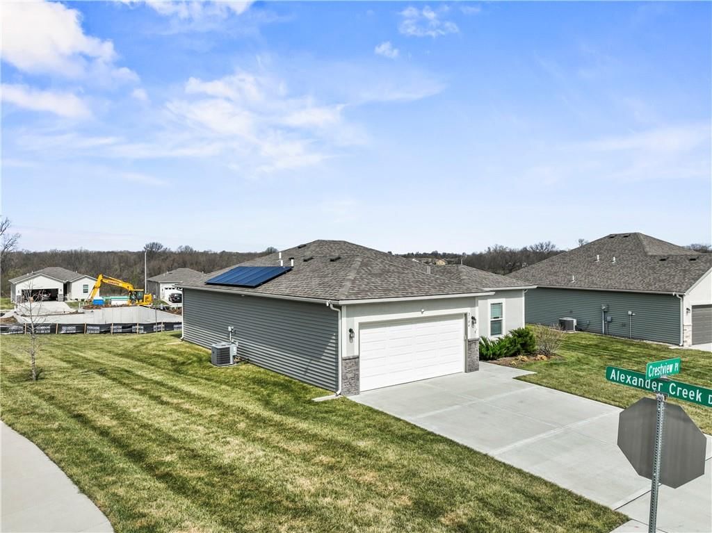 2104 Crestview Place — photo 2